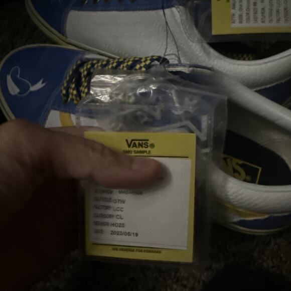 Athletic_Shoes